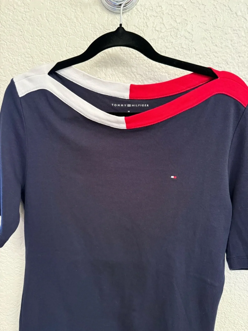 Tommy Hilfiger Navy Short-Sleeve Tee with Red & White Crew Neck Medium 💯% Cotton - Picture 4 of 16